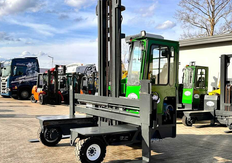Combilift C5000XL / LPG / AIR CONDITIONING / WIDE POSITIONER / DUPLEX MAST / ADJUSTABLE FORKS / NEW TIRES / EXCELLENT CONDITION! - 4 yönlü reach truck: fotoğraf 2 Combilift C5000XL / LPG / AIR CONDITIONING / WIDE POSITIONER / DUPLEX MAST / ADJUSTABLE FORKS / NEW TIRES / EXCELLENT CONDITION! - 4 yönlü reach truck: fotoğraf 2