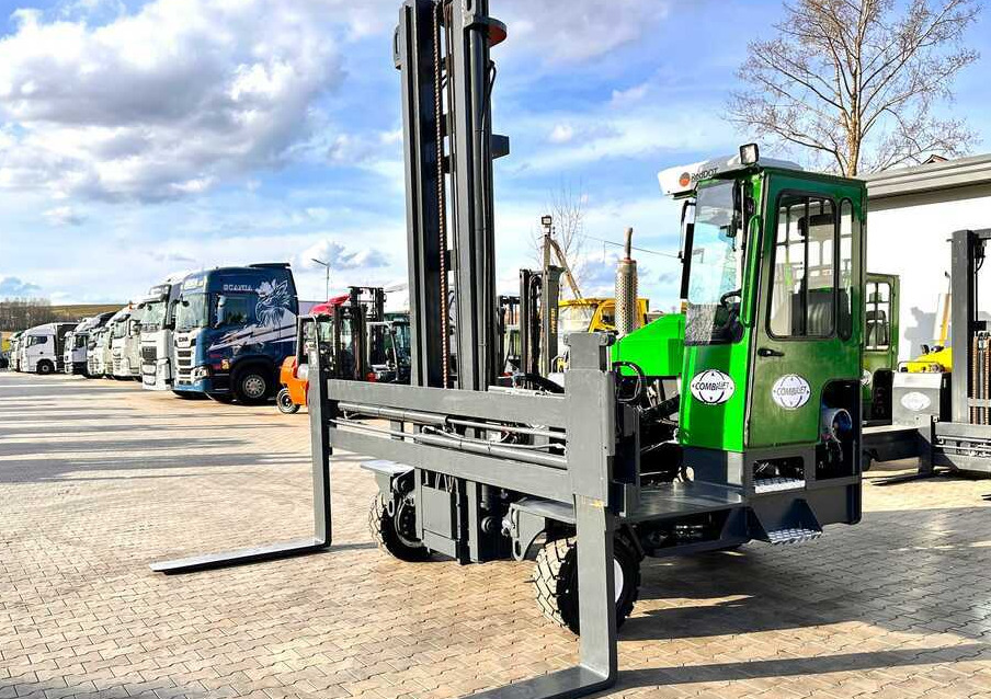 Combilift C5000XL / LPG / AIR CONDITIONING / WIDE POSITIONER / DUPLEX MAST / ADJUSTABLE FORKS / NEW TIRES / EXCELLENT CONDITION! - 4 yönlü reach truck: fotoğraf 1 Combilift C5000XL / LPG / AIR CONDITIONING / WIDE POSITIONER / DUPLEX MAST / ADJUSTABLE FORKS / NEW TIRES / EXCELLENT CONDITION! - 4 yönlü reach truck: fotoğraf 1