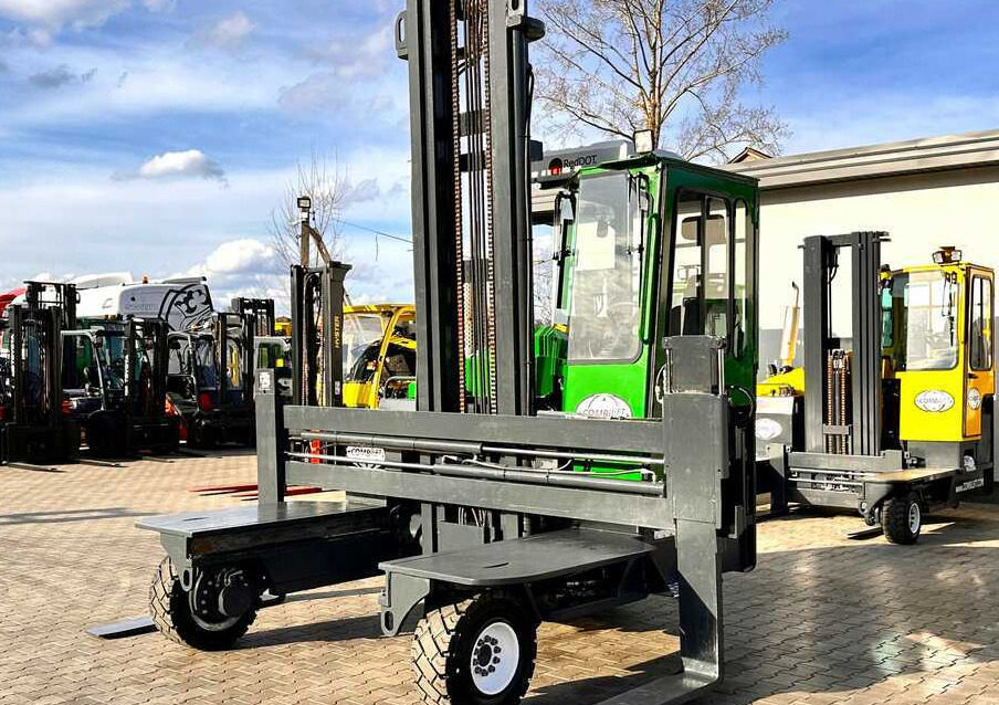 Combilift C5000XL / LPG / AIR CONDITIONING / WIDE POSITIONER / DUPLEX MAST / ADJUSTABLE FORKS / NEW TIRES / EXCELLENT CONDITION! - 4 yönlü reach truck: fotoğraf 2 Combilift C5000XL / LPG / AIR CONDITIONING / WIDE POSITIONER / DUPLEX MAST / ADJUSTABLE FORKS / NEW TIRES / EXCELLENT CONDITION! - 4 yönlü reach truck: fotoğraf 2