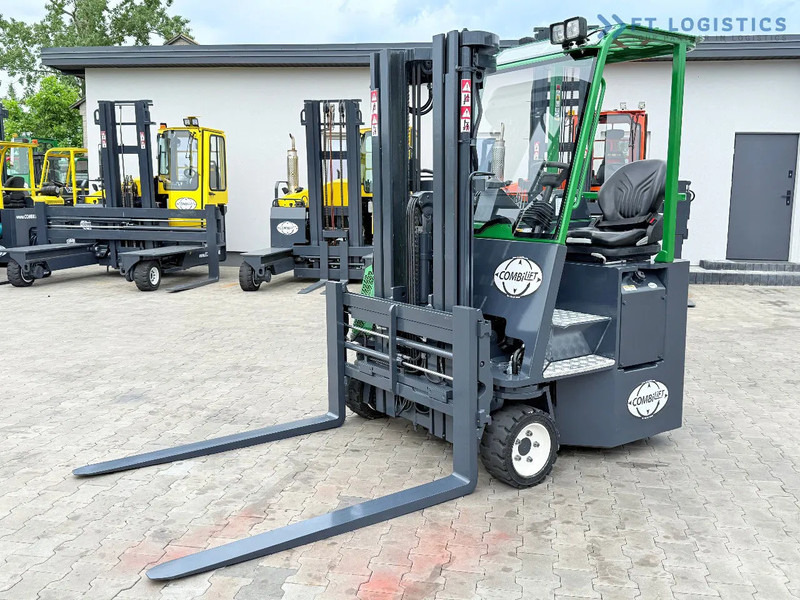 Combilift CB3000 / DIESEL / TRIPLEX 4900MM / FULL FREE LIFT / SIDE SHIFT / FORK POSITIONER / 1500MM FORKS / LIKE NEW CB3000 / DIESEL / TRI - 4 yönlü reach truck: fotoğraf 1 Combilift CB3000 / DIESEL / TRIPLEX 4900MM / FULL FREE LIFT / SIDE SHIFT / FORK POSITIONER / 1500MM FORKS / LIKE NEW CB3000 / DIESEL / TRI - 4 yönlü reach truck: fotoğraf 1