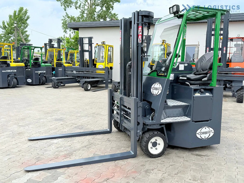 Combilift CB3000 / DIESEL / TRIPLEX 4900MM / FULL FREE LIFT / SIDE SHIFT / FORK POSITIONER / 1500MM FORKS / LIKE NEW CB3000 / DIESEL / TRI - 4 yönlü reach truck: fotoğraf 2 Combilift CB3000 / DIESEL / TRIPLEX 4900MM / FULL FREE LIFT / SIDE SHIFT / FORK POSITIONER / 1500MM FORKS / LIKE NEW CB3000 / DIESEL / TRI - 4 yönlü reach truck: fotoğraf 2