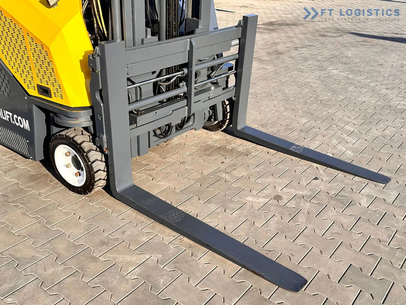 Combilift CB3000 / LPG / DUPLEX / 4000MM / FREE LIFT / NEW TIRES / LIKE NEW CB3000 / LPG / DUPLEX / 4000MM / FREE LIFT / NEW TIRES / LIKE - 4 yönlü reach truck: fotoğraf 4 Combilift CB3000 / LPG / DUPLEX / 4000MM / FREE LIFT / NEW TIRES / LIKE NEW CB3000 / LPG / DUPLEX / 4000MM / FREE LIFT / NEW TIRES / LIKE - 4 yönlü reach truck: fotoğraf 4