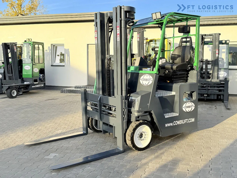 Combilift CB4000 / GAS / TRIPLEX 5200MM / FREE LIFT / FORK POSITIONER / SIDE SHIFT / EXCELLENT CONDITION / Wide range of four-way and side - 4 yönlü reach truck: fotoğraf 1 Combilift CB4000 / GAS / TRIPLEX 5200MM / FREE LIFT / FORK POSITIONER / SIDE SHIFT / EXCELLENT CONDITION / Wide range of four-way and side - 4 yönlü reach truck: fotoğraf 1
