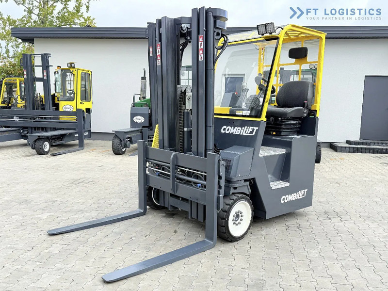 Combilift CB4000 / GAS / TRIPLEX 5200MM / FREE LIFT / FORK POSITIONER / SIDE SHIFT / EXCELLENT CONDITION / Wide range of four-way and side - 4 yönlü reach truck: fotoğraf 4 Combilift CB4000 / GAS / TRIPLEX 5200MM / FREE LIFT / FORK POSITIONER / SIDE SHIFT / EXCELLENT CONDITION / Wide range of four-way and side - 4 yönlü reach truck: fotoğraf 4