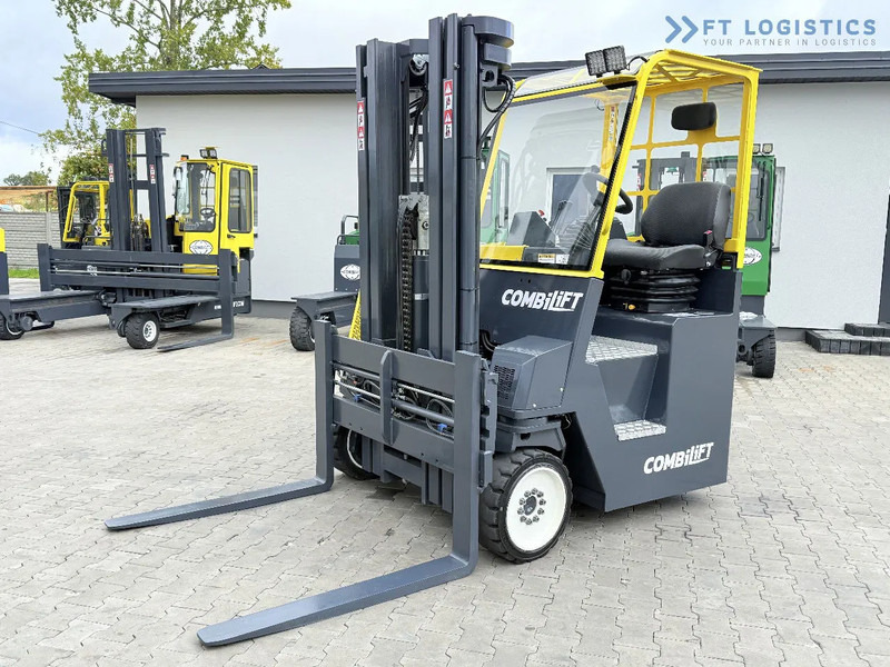 Combilift CB4000 / GAS / TRIPLEX 5200MM / FREE LIFT / FORK POSITIONER / SIDE SHIFT / EXCELLENT CONDITION / Wide range of four-way and side - 4 yönlü reach truck: fotoğraf 1 Combilift CB4000 / GAS / TRIPLEX 5200MM / FREE LIFT / FORK POSITIONER / SIDE SHIFT / EXCELLENT CONDITION / Wide range of four-way and side - 4 yönlü reach truck: fotoğraf 1