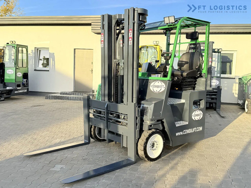 Combilift CB4000 / GAS / TRIPLEX 5200MM / FREE LIFT / FORK POSITIONER / SIDE SHIFT / EXCELLENT CONDITION / Wide range of four-way and side - 4 yönlü reach truck: fotoğraf 3 Combilift CB4000 / GAS / TRIPLEX 5200MM / FREE LIFT / FORK POSITIONER / SIDE SHIFT / EXCELLENT CONDITION / Wide range of four-way and side - 4 yönlü reach truck: fotoğraf 3