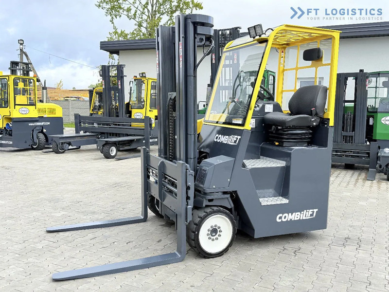 Combilift CB4000 / GAS / TRIPLEX 5200MM / FREE LIFT / FORK POSITIONER / SIDE SHIFT / EXCELLENT CONDITION / Wide range of four-way and side - 4 yönlü reach truck: fotoğraf 3 Combilift CB4000 / GAS / TRIPLEX 5200MM / FREE LIFT / FORK POSITIONER / SIDE SHIFT / EXCELLENT CONDITION / Wide range of four-way and side - 4 yönlü reach truck: fotoğraf 3
