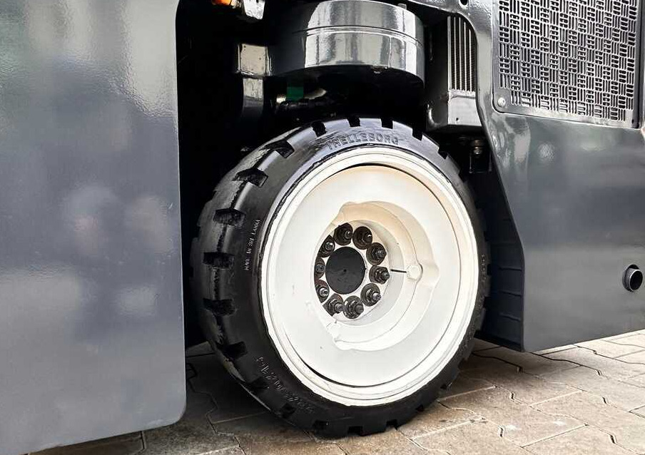 Combilift Combilift C3000CB - Duplex 4000mm - Year 2016 / ONLY 2,161 MTH / PERFECT CONDITION / LIKE NEW! - 4 yönlü reach truck: fotoğraf 4 Combilift Combilift C3000CB - Duplex 4000mm - Year 2016 / ONLY 2,161 MTH / PERFECT CONDITION / LIKE NEW! - 4 yönlü reach truck: fotoğraf 4