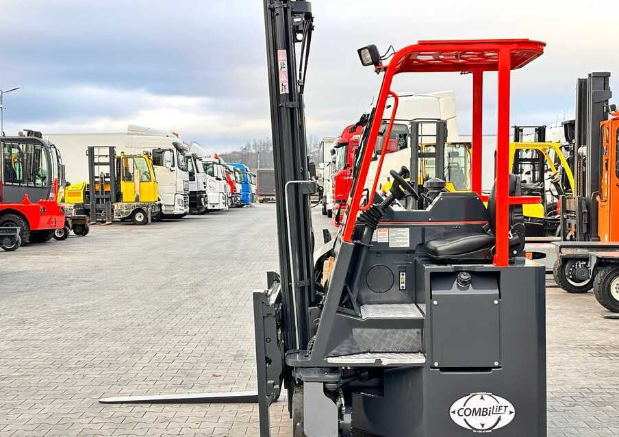 Combilift Combilift C3000CB - Duplex 4000mm - Year 2016 / ONLY 2,161 MTH / PERFECT CONDITION / LIKE NEW! - 4 yönlü reach truck: fotoğraf 2 Combilift Combilift C3000CB - Duplex 4000mm - Year 2016 / ONLY 2,161 MTH / PERFECT CONDITION / LIKE NEW! - 4 yönlü reach truck: fotoğraf 2