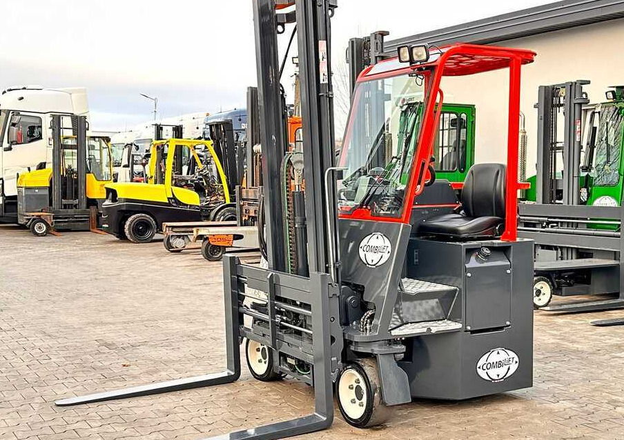 Combilift Combilift C3000CB - Duplex 4000mm - Year 2016 / ONLY 2,161 MTH / PERFECT CONDITION / LIKE NEW! - 4 yönlü reach truck: fotoğraf 1 Combilift Combilift C3000CB - Duplex 4000mm - Year 2016 / ONLY 2,161 MTH / PERFECT CONDITION / LIKE NEW! - 4 yönlü reach truck: fotoğraf 1
