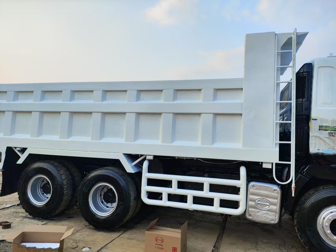 HINO HINO 700 - Damperli kamyon: fotoğraf 4 HINO HINO 700 - Damperli kamyon: fotoğraf 4
