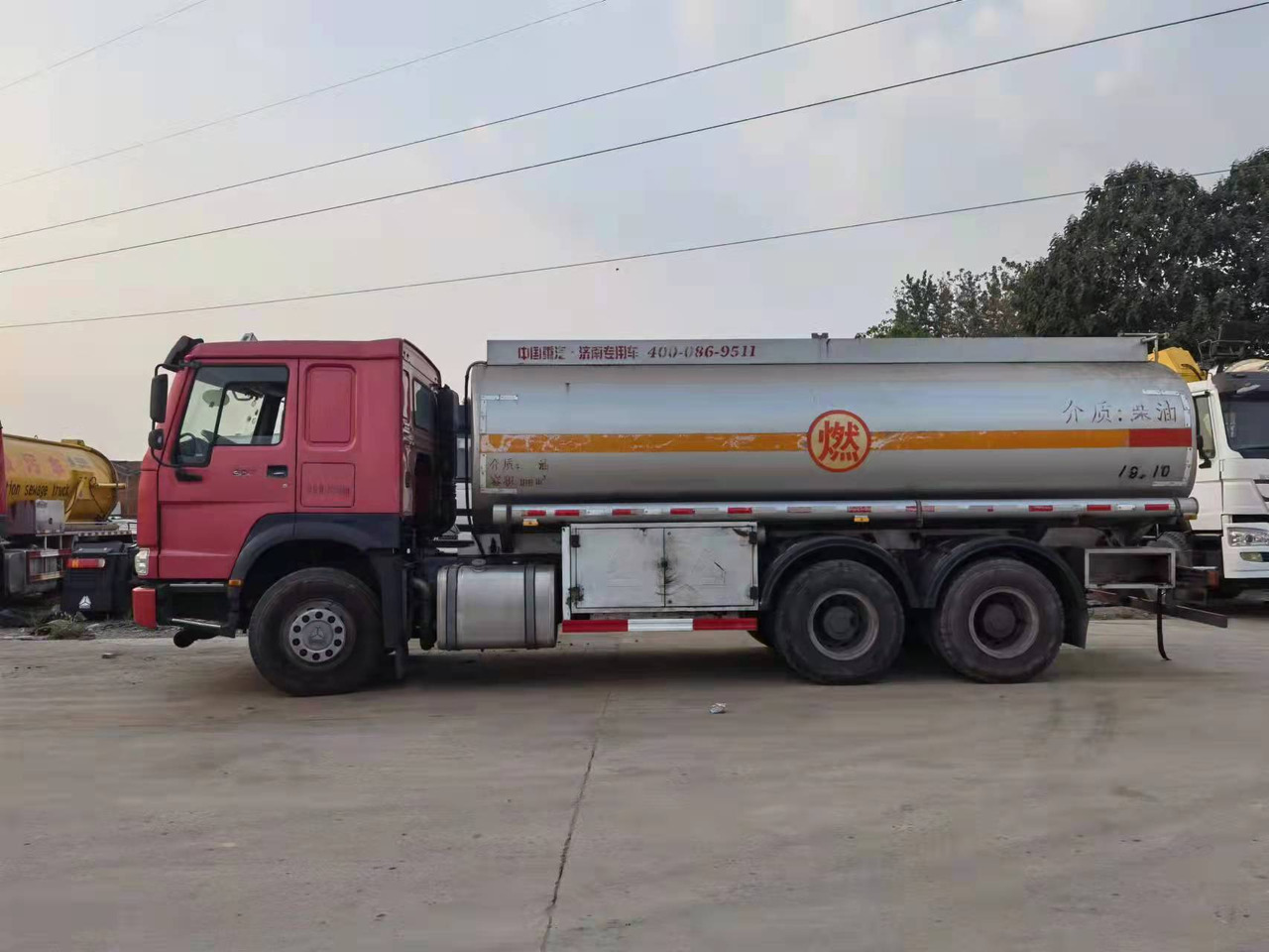 HOWO 20 cubic meters - Tanker kamyon: fotoğraf 1 HOWO 20 cubic meters - Tanker kamyon: fotoğraf 1