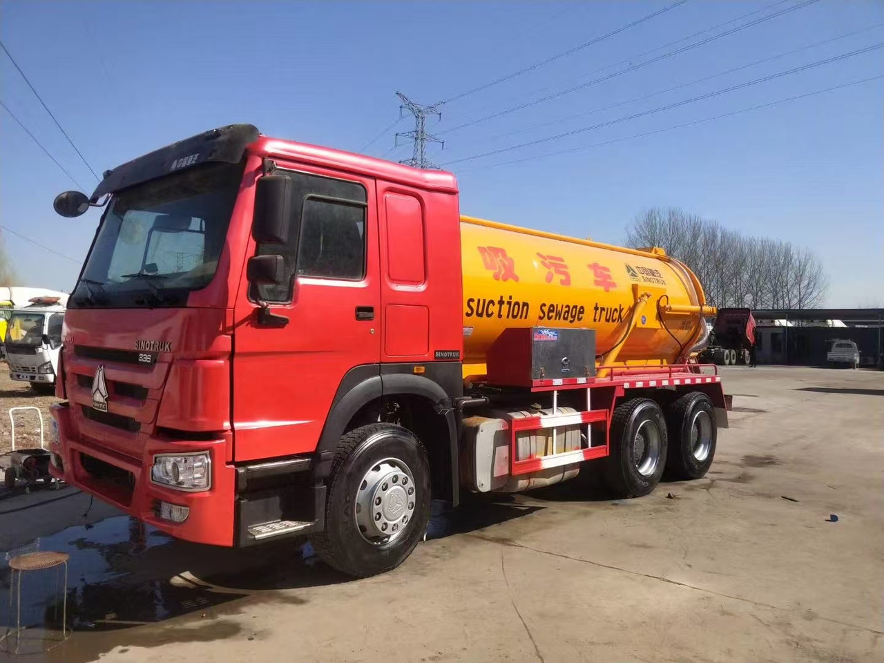 SINOTRUK SINOTRUK 336 suction sewage truck - Konteynır taşıyıcı/ Yedek karoser kamyon: fotoğraf 1 SINOTRUK SINOTRUK 336 suction sewage truck - Konteynır taşıyıcı/ Yedek karoser kamyon: fotoğraf 1