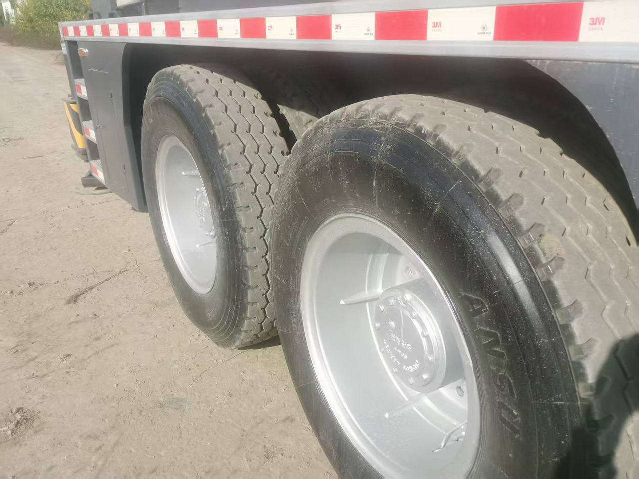 XCMG 70TONS - Vinçli kamyon: fotoğraf 3 XCMG 70TONS - Vinçli kamyon: fotoğraf 3