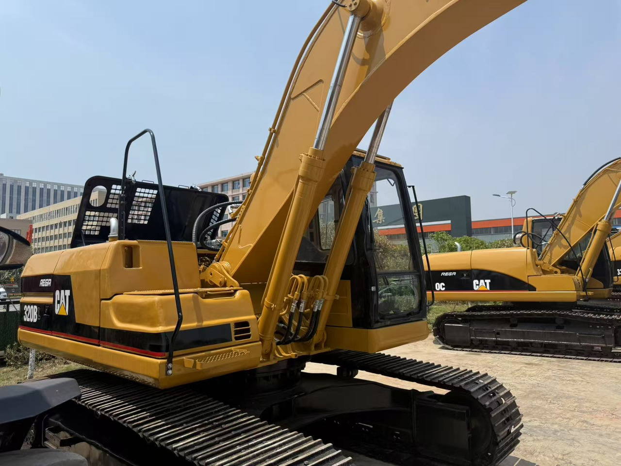 CATERPILLAR CRAWLER EXCAVATOR CAT 320B in Low Price for Hot Sale - Paletli ekskavatör: fotoğraf 2 CATERPILLAR CRAWLER EXCAVATOR CAT 320B in Low Price for Hot Sale - Paletli ekskavatör: fotoğraf 2