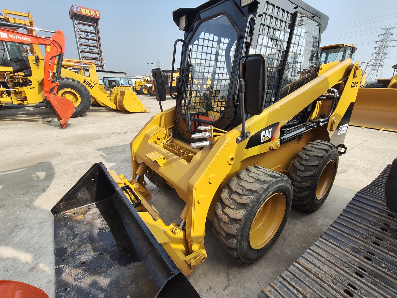 CATERPILLAR Used skid-steer CAT246D - Mini yükleyici: fotoğraf 1 CATERPILLAR Used skid-steer CAT246D - Mini yükleyici: fotoğraf 1