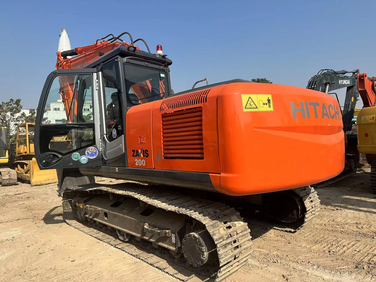 CRAWLER EXCAVATOR Original Japan Hitachi ZX200-3 Excavator Hitachi Excavator in Low Price for Hot Sale - İş makinaları: fotoğraf 4 CRAWLER EXCAVATOR Original Japan Hitachi ZX200-3 Excavator Hitachi Excavator in Low Price for Hot Sale - İş makinaları: fotoğraf 4