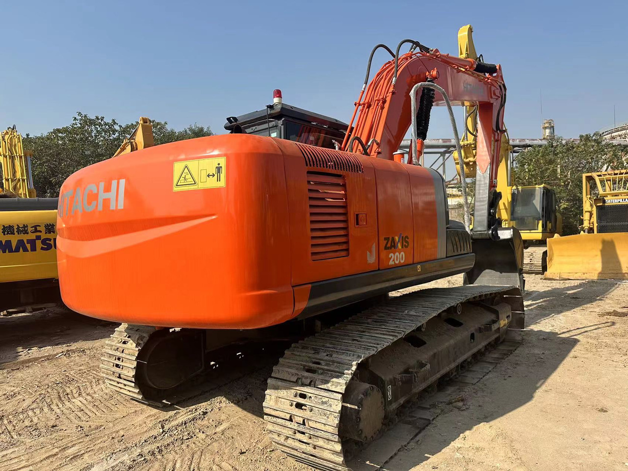 CRAWLER EXCAVATOR Original Japan Hitachi ZX200-3 Excavator Hitachi Excavator in Low Price for Hot Sale - İş makinaları: fotoğraf 1 CRAWLER EXCAVATOR Original Japan Hitachi ZX200-3 Excavator Hitachi Excavator in Low Price for Hot Sale - İş makinaları: fotoğraf 1