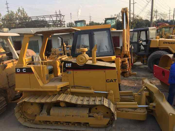Mini CAT Bulldozer D3c D3 D3k D3m D4h D4m D4k D5h D5g D5k D5m Used Bulldozer with Ripper for Sale - Buldozer: fotoğraf 2 Mini CAT Bulldozer D3c D3 D3k D3m D4h D4m D4k D5h D5g D5k D5m Used Bulldozer with Ripper for Sale - Buldozer: fotoğraf 2