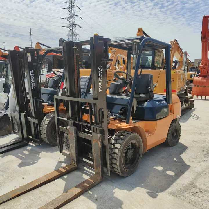 Secod Hand Japanese Brand Toyota 30 Forklift Mini 3 Ton Forklift with Good Performance and Less Working Time for Sale - Forklift: fotoğraf 4 Secod Hand Japanese Brand Toyota 30 Forklift Mini 3 Ton Forklift with Good Performance and Less Working Time for Sale - Forklift: fotoğraf 4