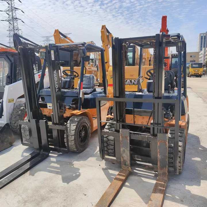 Secod Hand Japanese Brand Toyota 30 Forklift Mini 3 Ton Forklift with Good Performance and Less Working Time for Sale - Forklift: fotoğraf 2 Secod Hand Japanese Brand Toyota 30 Forklift Mini 3 Ton Forklift with Good Performance and Less Working Time for Sale - Forklift: fotoğraf 2