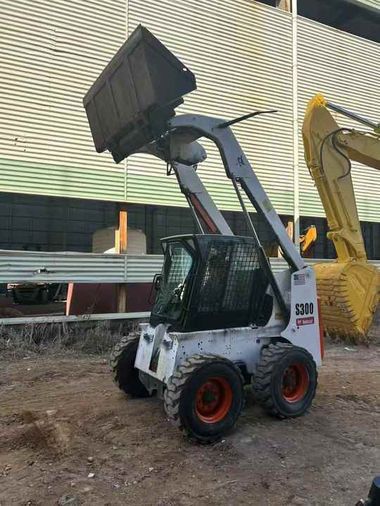 Second Hand BOBCAT S300 Skid-steer Loader with Very Good Performance Is for Sale at a Low Price - Mini yükleyici: fotoğraf 5 Second Hand BOBCAT S300 Skid-steer Loader with Very Good Performance Is for Sale at a Low Price - Mini yükleyici: fotoğraf 5