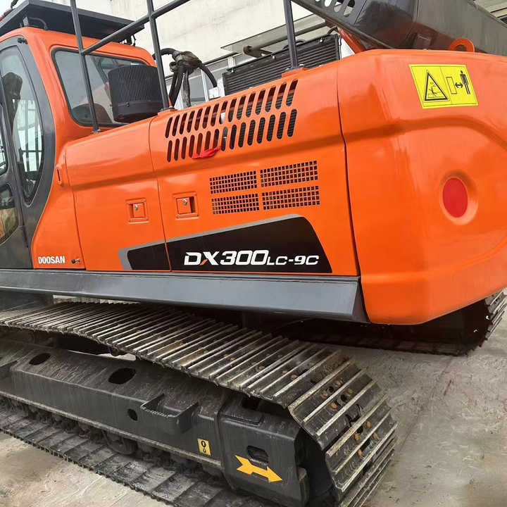 Used Digger DOOSAN DX300 Construction Machinery Construction Digger Used DOOSAN DX300 Cheap Excavator - Paletli ekskavatör: fotoğraf 1 Used Digger DOOSAN DX300 Construction Machinery Construction Digger Used DOOSAN DX300 Cheap Excavator - Paletli ekskavatör: fotoğraf 1