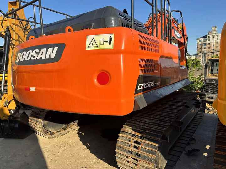 Used Digger DOOSAN DX300 Construction Machinery Construction Digger Used DOOSAN DX300 Cheap Excavator - Paletli ekskavatör: fotoğraf 4 Used Digger DOOSAN DX300 Construction Machinery Construction Digger Used DOOSAN DX300 Cheap Excavator - Paletli ekskavatör: fotoğraf 4