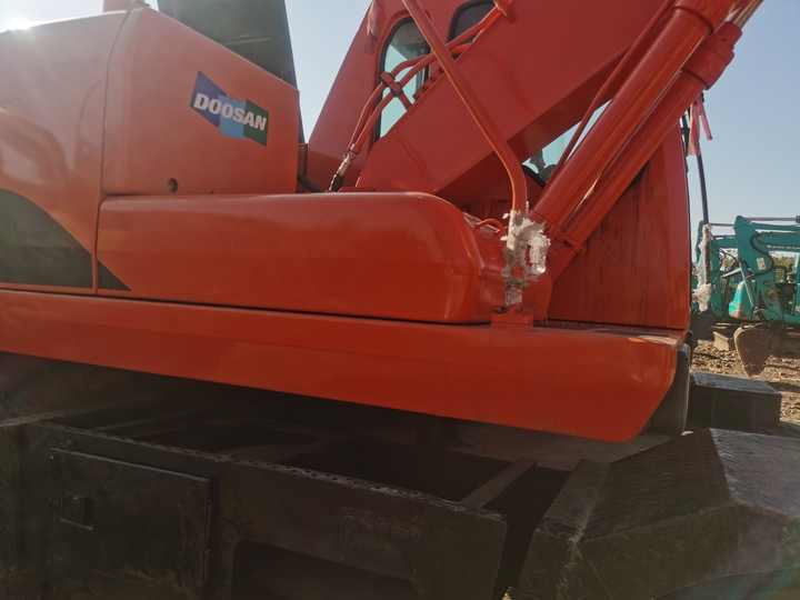 Used Digger Doosan Dh150w-7 Construction Machinery Construction Digger Used Doosan Dh150w-7 Cheap Excavator - Paletli ekskavatör: fotoğraf 5 Used Digger Doosan Dh150w-7 Construction Machinery Construction Digger Used Doosan Dh150w-7 Cheap Excavator - Paletli ekskavatör: fotoğraf 5