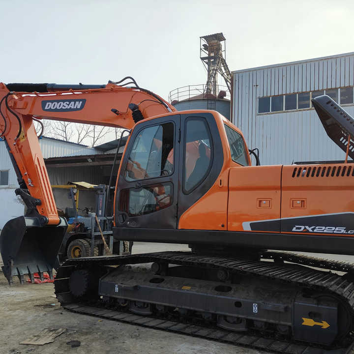 Used Excavator Doosan DX225LC-9 Excavators Mini Equipment Earth Moving Machinery Doosan Digger Excavator for Sale - Paletli ekskavatör: fotoğraf 3 Used Excavator Doosan DX225LC-9 Excavators Mini Equipment Earth Moving Machinery Doosan Digger Excavator for Sale - Paletli ekskavatör: fotoğraf 3