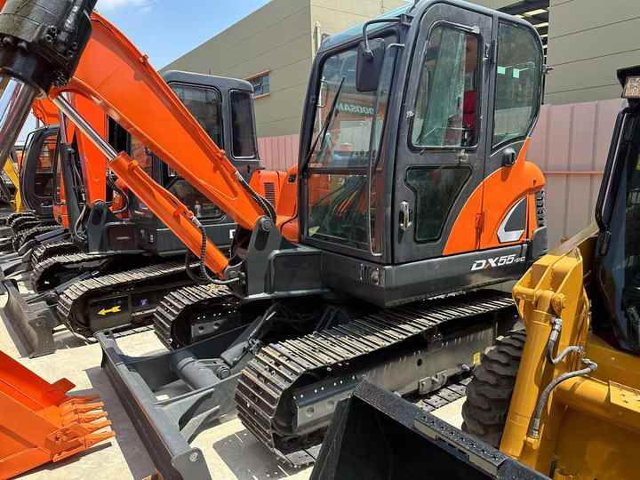 Used Excavator Doosan DX55 Excavators Mini Equipment Earth Moving Machinery Doosan Digger Excavator for Sale - Paletli ekskavatör: fotoğraf 2 Used Excavator Doosan DX55 Excavators Mini Equipment Earth Moving Machinery Doosan Digger Excavator for Sale - Paletli ekskavatör: fotoğraf 2