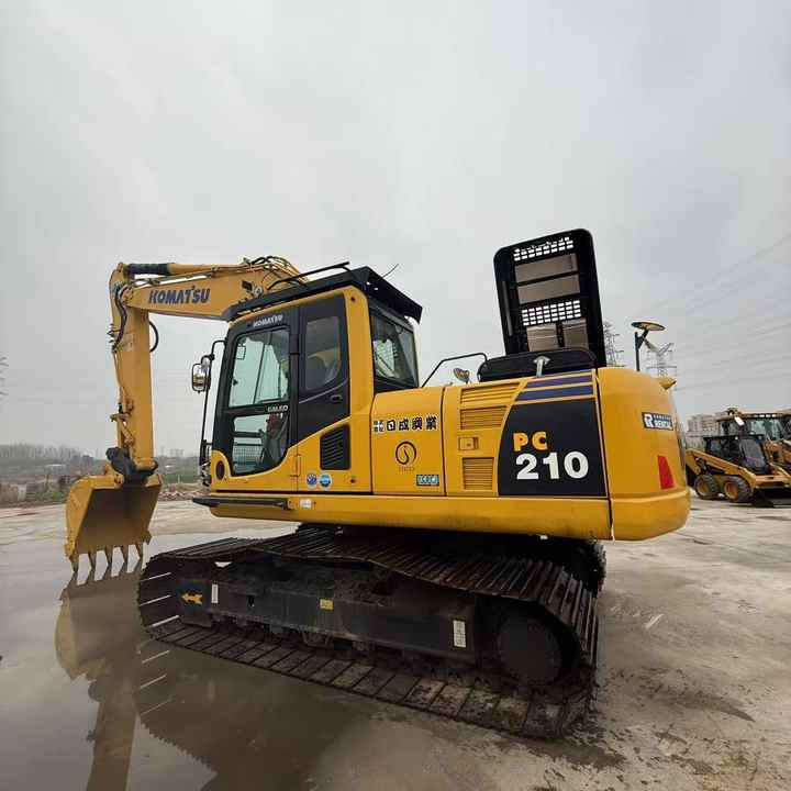 Used Good Quality Japan Original PC210-8 in Good Condition PC210-8 Komatsu - Paletli ekskavatör: fotoğraf 2 Used Good Quality Japan Original PC210-8 in Good Condition PC210-8 Komatsu - Paletli ekskavatör: fotoğraf 2