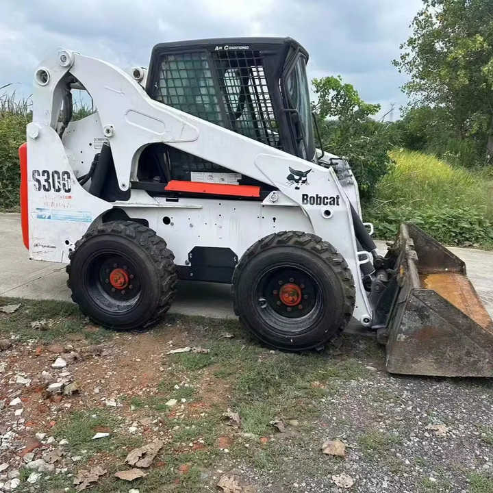 Very Good Machine Used Skid Wheel Loader Bobcat S300 for Sale - Mini yükleyici: fotoğraf 1 Very Good Machine Used Skid Wheel Loader Bobcat S300 for Sale - Mini yükleyici: fotoğraf 1