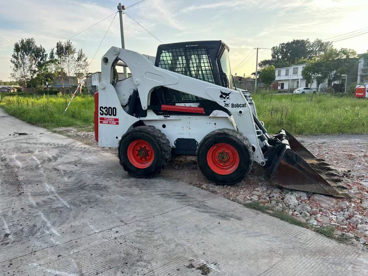 BOBCAT S300 - Mini yükleyici: fotoğraf 2 BOBCAT S300 - Mini yükleyici: fotoğraf 2