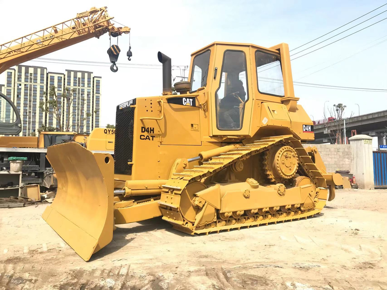CATERPILLAR D4H - Buldozer: fotoğraf 1 CATERPILLAR D4H - Buldozer: fotoğraf 1