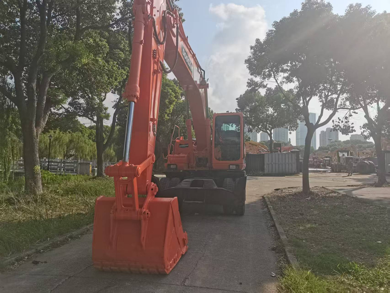 DOOSAN DH210W-9C - Tekerlekli ekskavatör: fotoğraf 1 DOOSAN DH210W-9C - Tekerlekli ekskavatör: fotoğraf 1