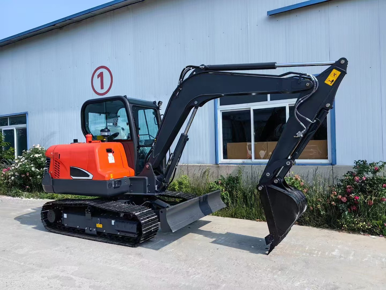 DOOSAN DH60-7 - Paletli ekskavatör: fotoğraf 1 DOOSAN DH60-7 - Paletli ekskavatör: fotoğraf 1