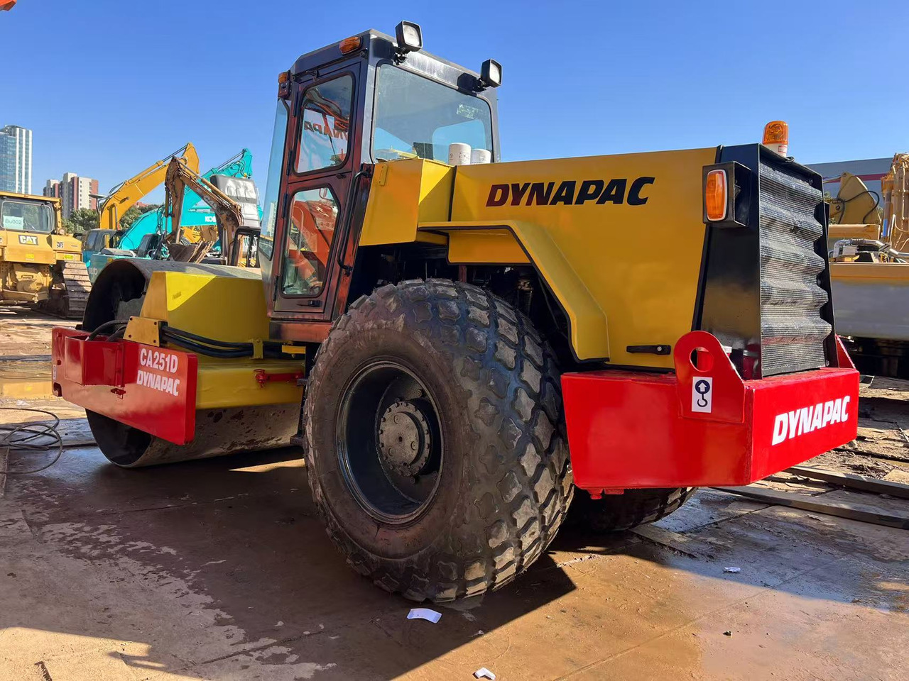 DYNAPAC CA251D - Yol silindiri: fotoğraf 3 DYNAPAC CA251D - Yol silindiri: fotoğraf 3