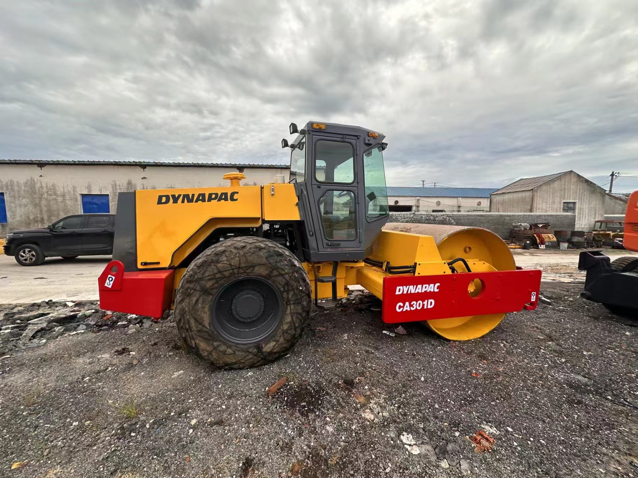DYNAPAC CA301D - Yol silindiri: fotoğraf 4 DYNAPAC CA301D - Yol silindiri: fotoğraf 4