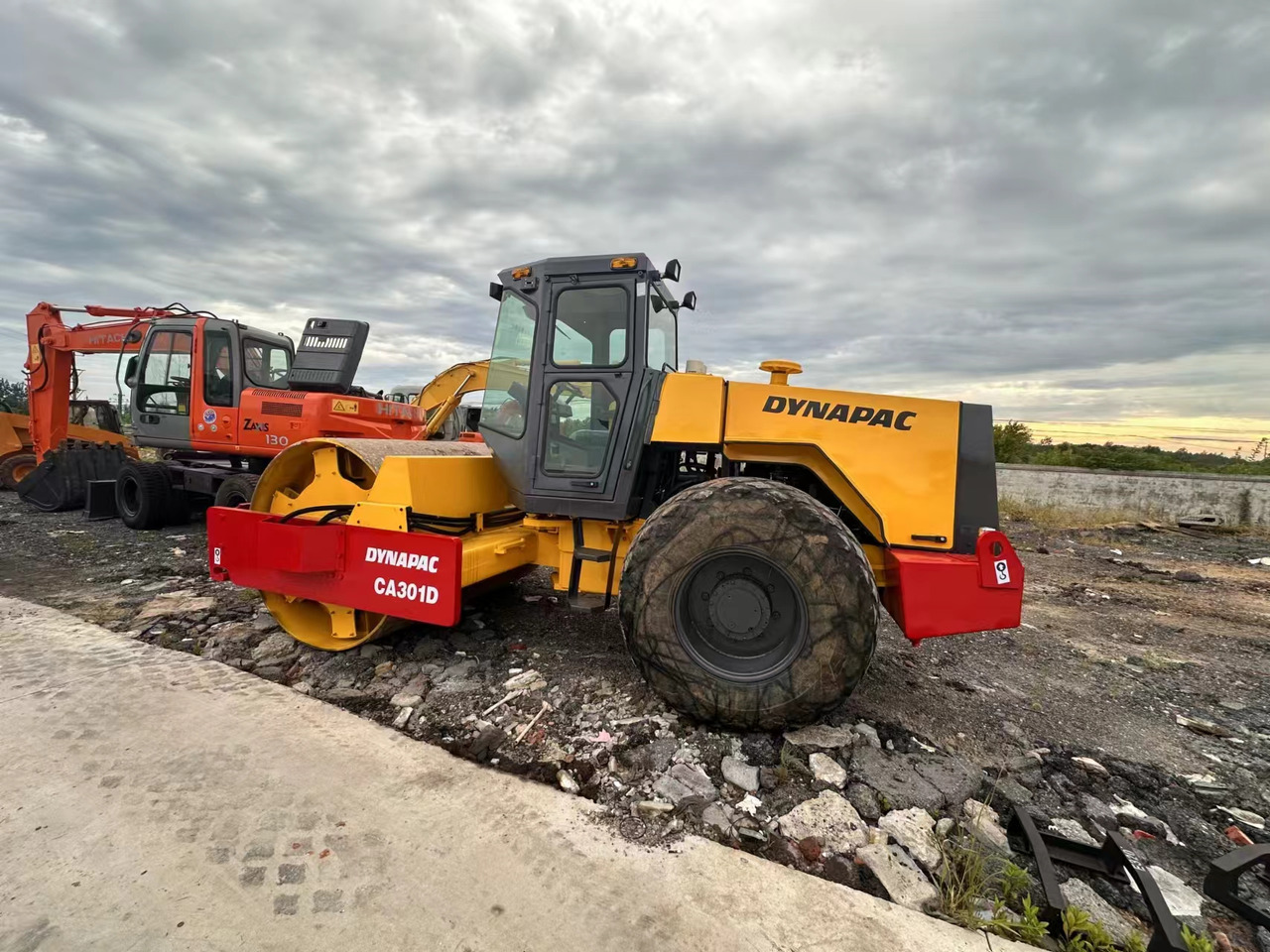 DYNAPAC CA301D - Yol silindiri: fotoğraf 2 DYNAPAC CA301D - Yol silindiri: fotoğraf 2