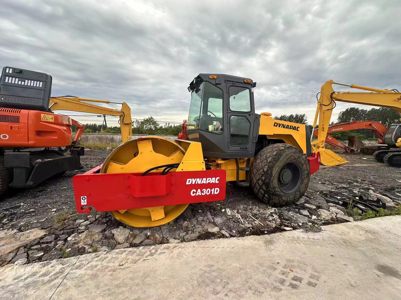 DYNAPAC CA301D - Yol silindiri: fotoğraf 1 DYNAPAC CA301D - Yol silindiri: fotoğraf 1