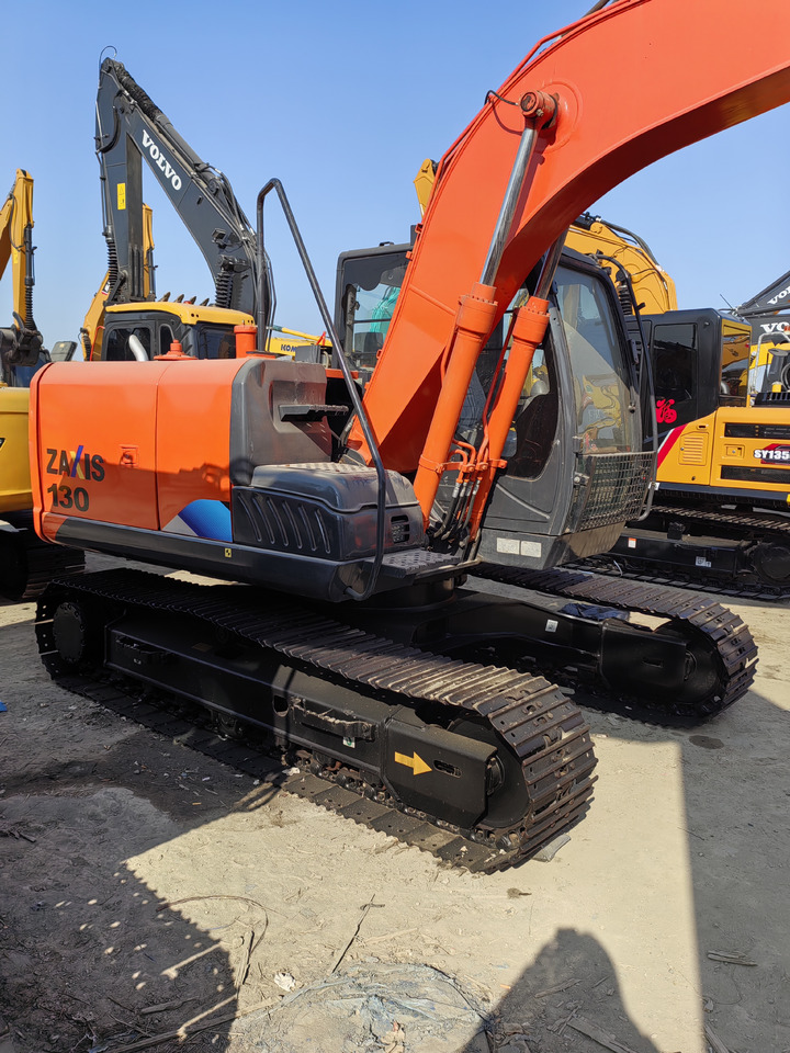 HITACHI ZX130 - Paletli ekskavatör: fotoğraf 1 HITACHI ZX130 - Paletli ekskavatör: fotoğraf 1