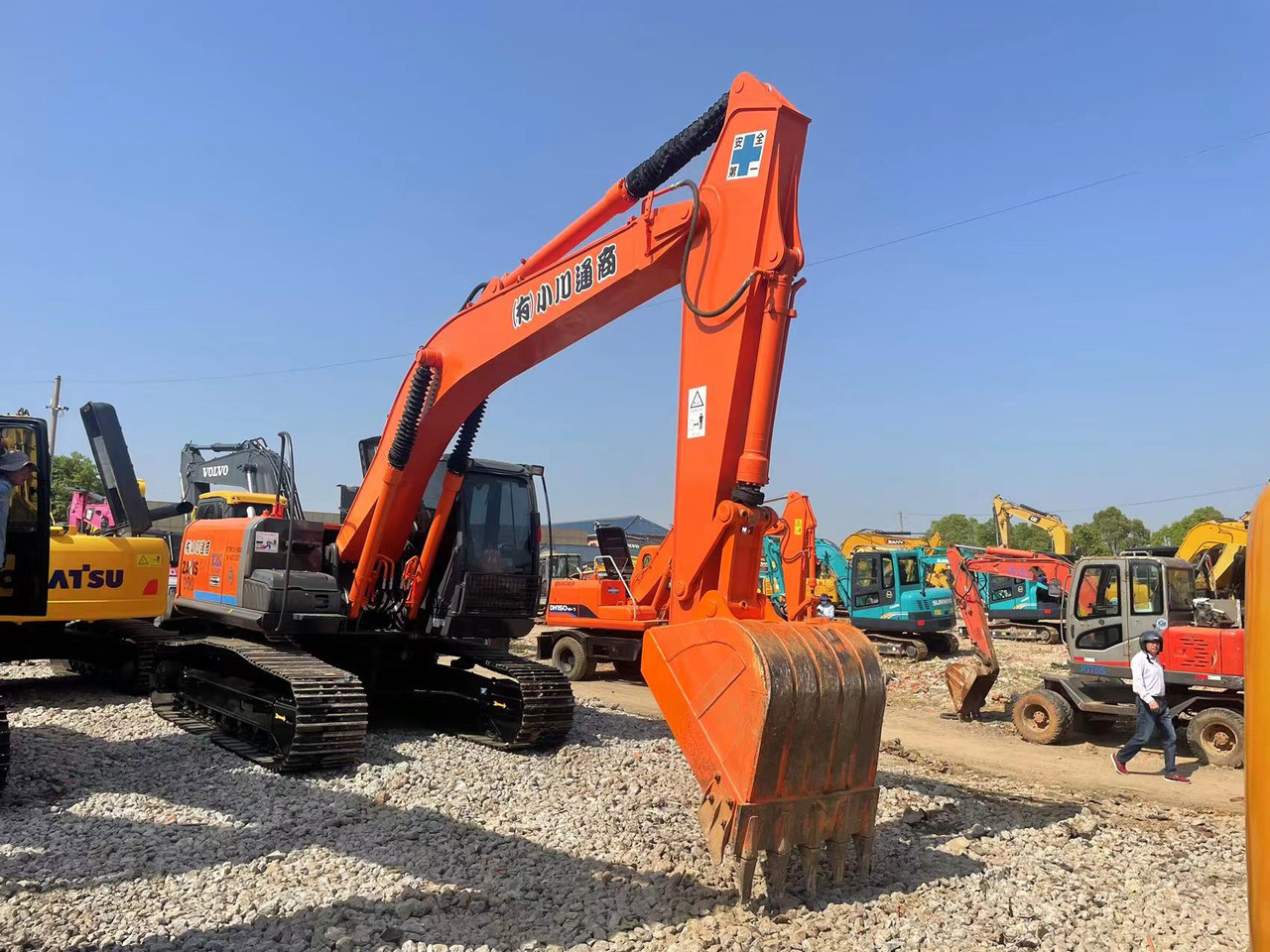 HITACHI ZX200-3 - Paletli ekskavatör: fotoğraf 2 HITACHI ZX200-3 - Paletli ekskavatör: fotoğraf 2