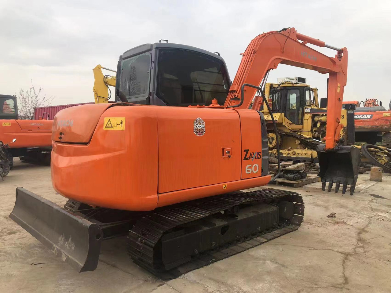 HITACHI ZX60 - Paletli ekskavatör: fotoğraf 2 HITACHI ZX60 - Paletli ekskavatör: fotoğraf 2