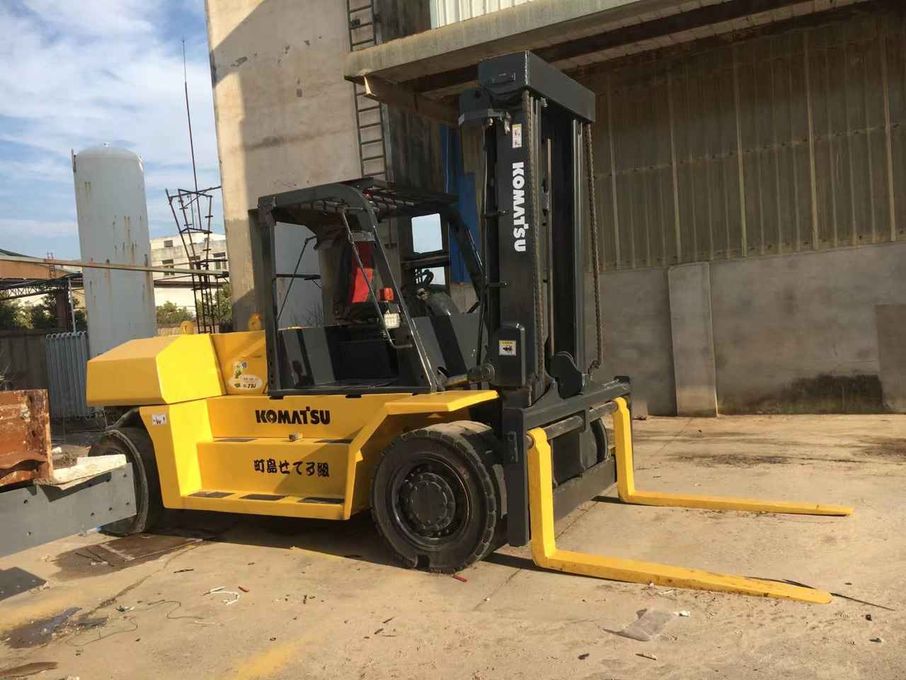 KOMATSU 15-ton - Dizel forklift: fotoğraf 1 KOMATSU 15-ton - Dizel forklift: fotoğraf 1