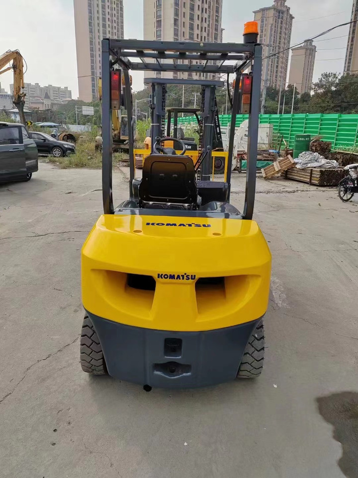 KOMATSU 3-ton - Dizel forklift: fotoğraf 2 KOMATSU 3-ton - Dizel forklift: fotoğraf 2