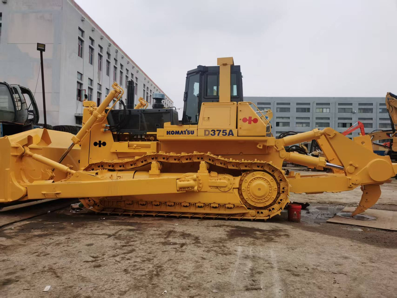 KOMATSU D375 - Buldozer: fotoğraf 3 KOMATSU D375 - Buldozer: fotoğraf 3