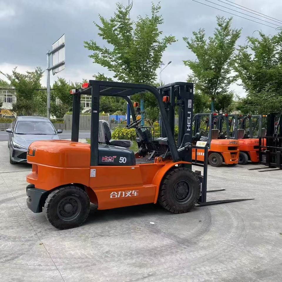 TOYOTA 50 - Dizel forklift: fotoğraf 1 TOYOTA 50 - Dizel forklift: fotoğraf 1