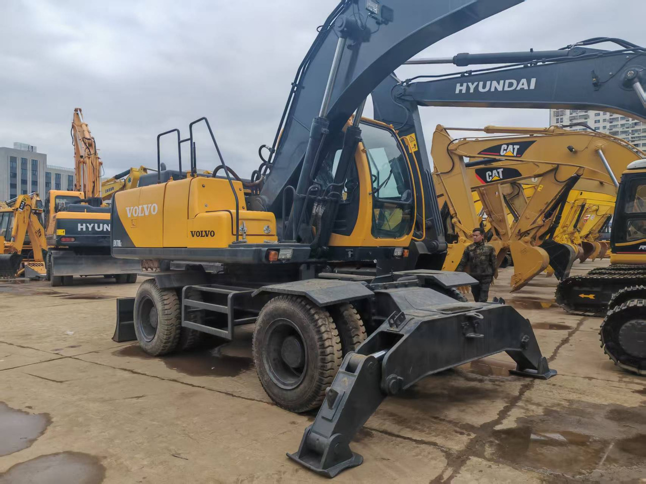 VOLVO EW170BLC - Tekerlekli ekskavatör: fotoğraf 2 VOLVO EW170BLC - Tekerlekli ekskavatör: fotoğraf 2