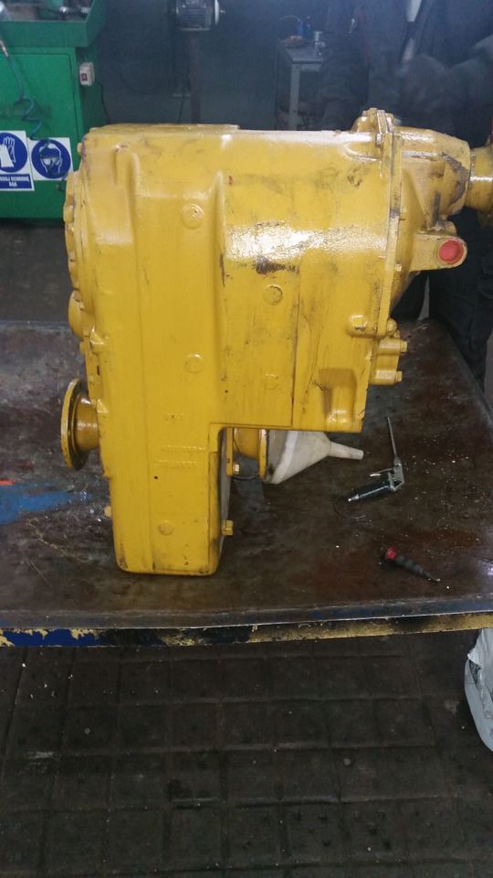Skrzynia biegów Clark R28000 do Clark R24000, R28000, R32000, R34000, R36000 - Vites kutusu - İş makinaları: fotoğraf 1 Skrzynia biegów Clark R28000 do Clark R24000, R28000, R32000, R34000, R36000 - Vites kutusu - İş makinaları: fotoğraf 1